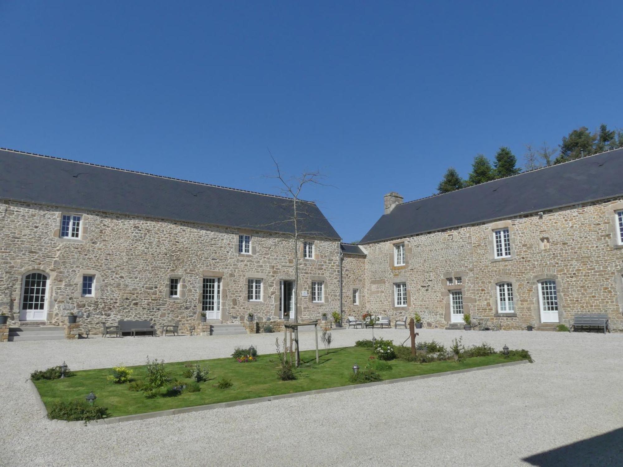 La Vallee Joly Le Vast Luaran gambar